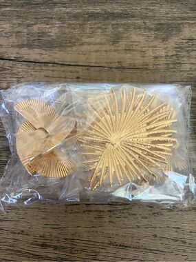 6 pack Gold Metallic Decorative leaf style earrings